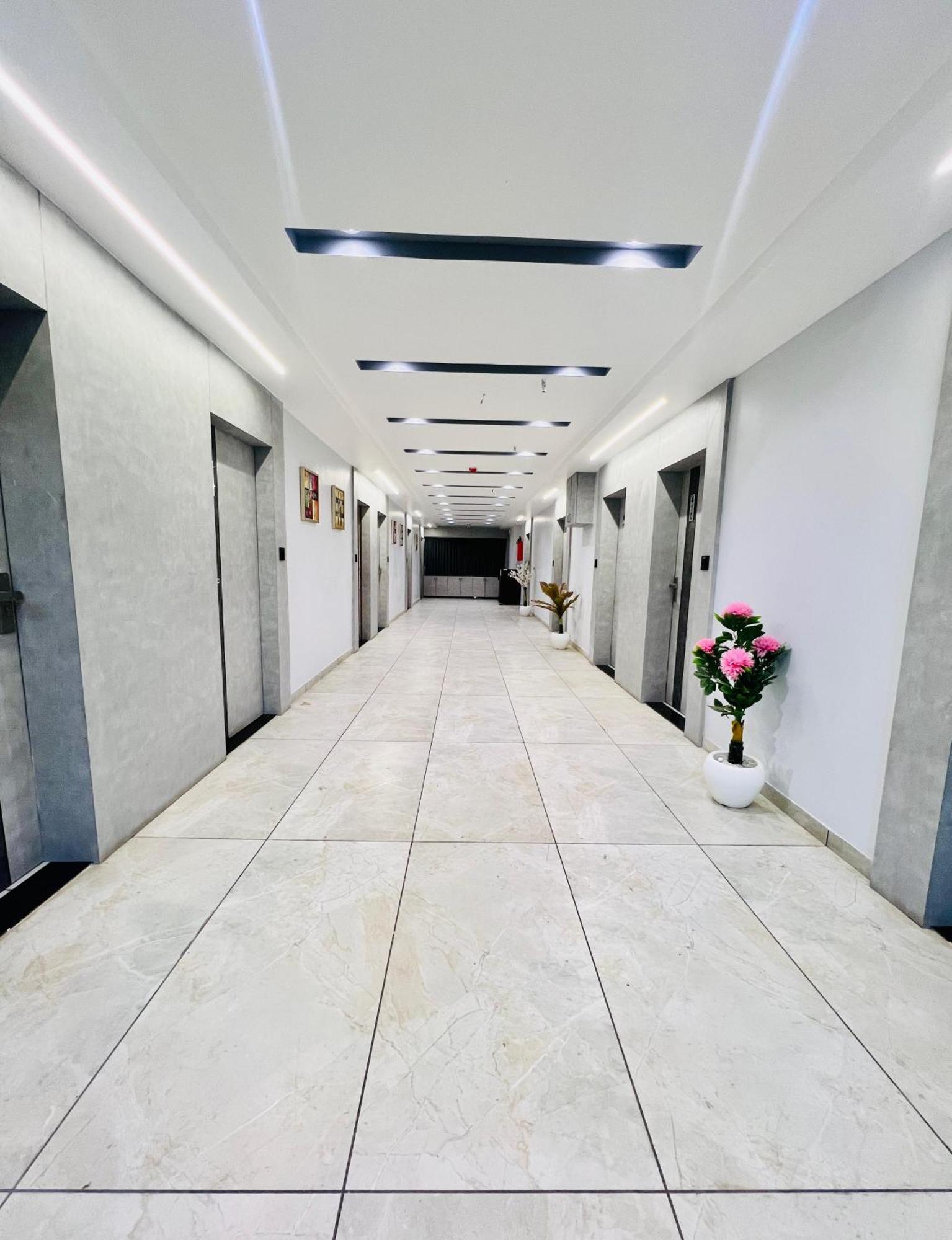 Hotel Metro Inn Ahmedabad Exterior photo