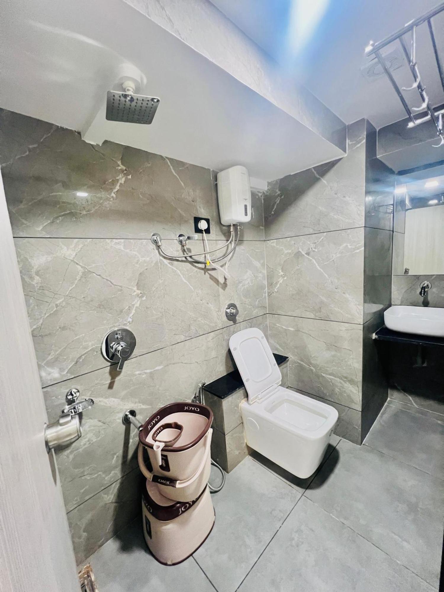 Hotel Metro Inn Ahmedabad Exterior photo